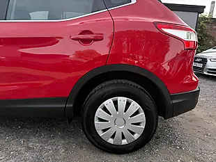 Used 2016 Nissan Qashqai Visia Red - Interior and Exterior details 20