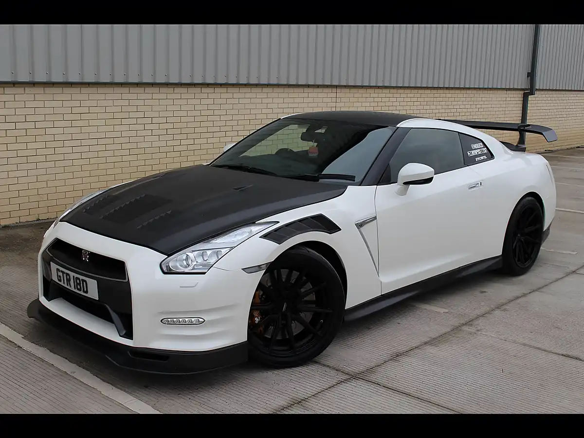 Used 2016 Nissan R35 GTR Oem White - Front View
