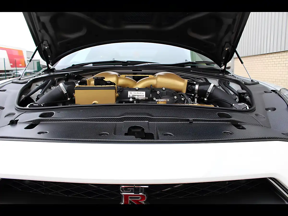 Used 2016 Nissan R35 GTR Oem White - Interior and Exterior details 19