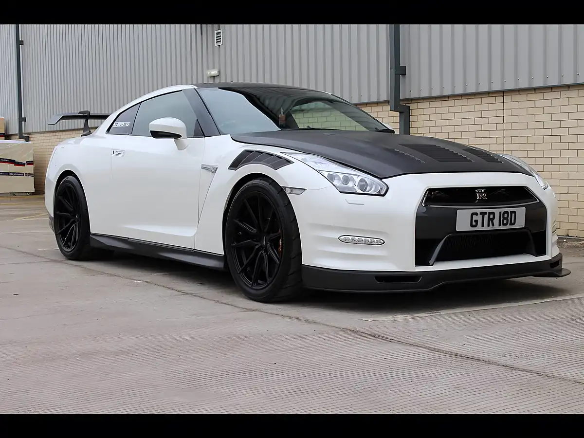 Used 2016 Nissan R35 GTR Oem White - Interior and Exterior details 4