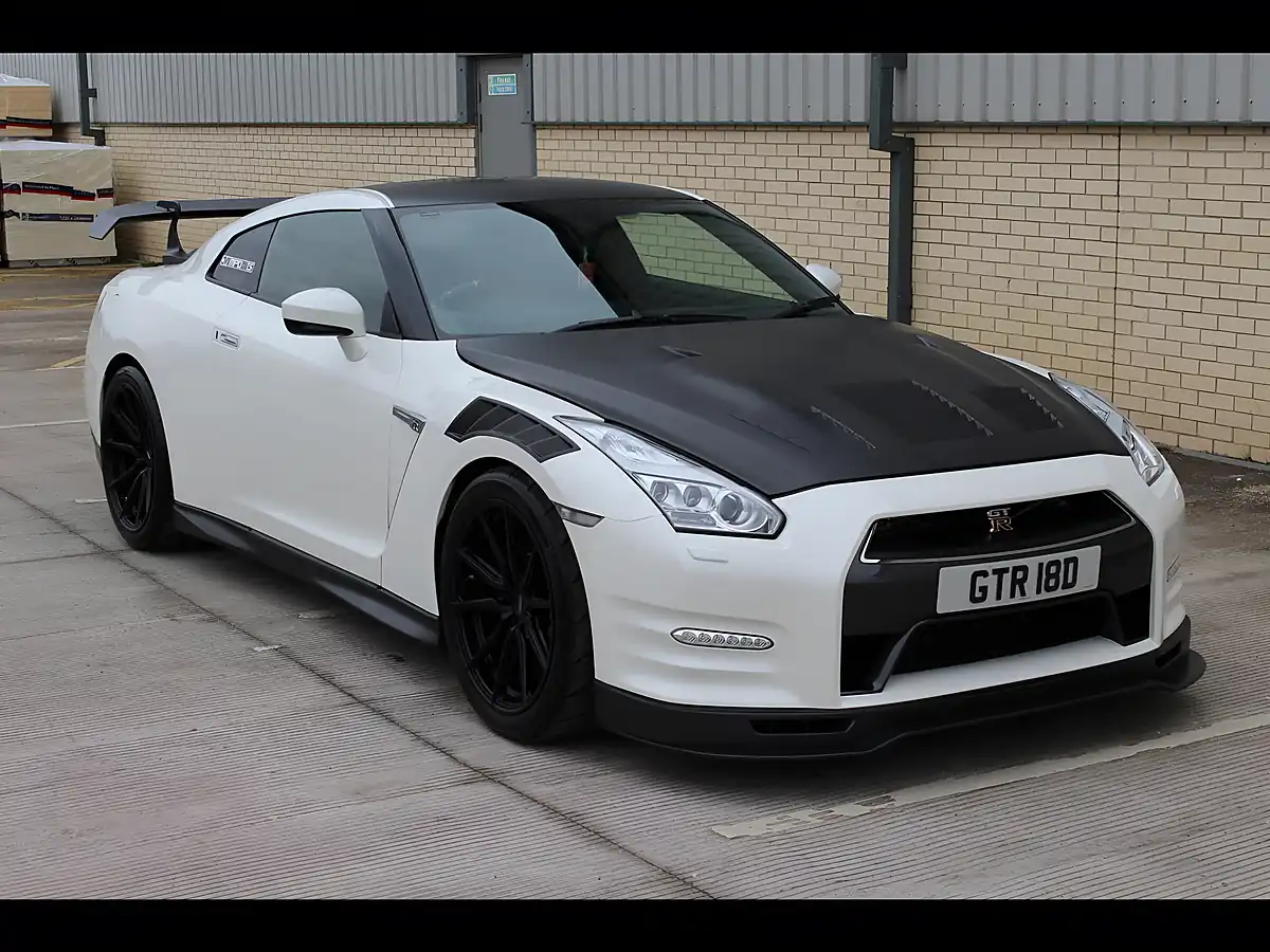 Used 2016 Nissan R35 GTR Oem White - Interior and Exterior details 5