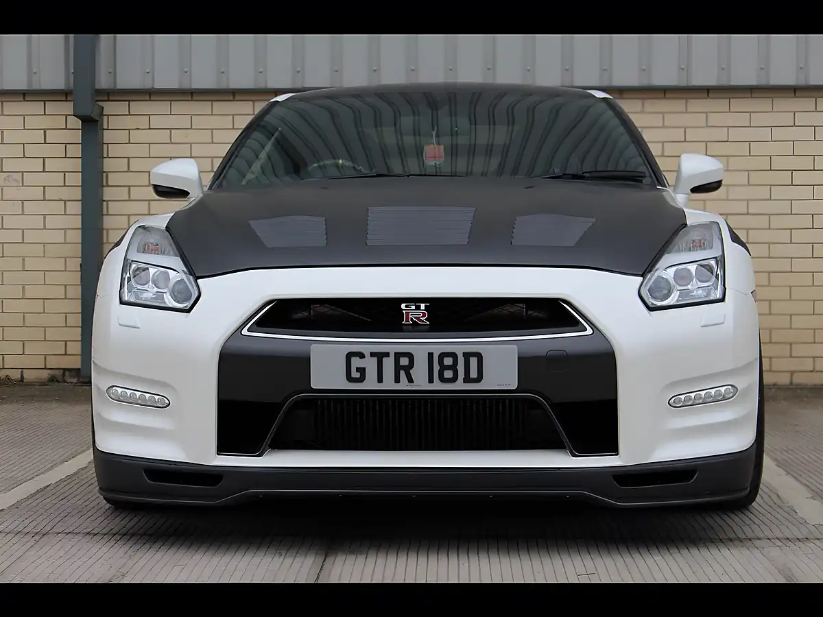 Used 2016 Nissan R35 GTR Oem White - Interior and Exterior details 6