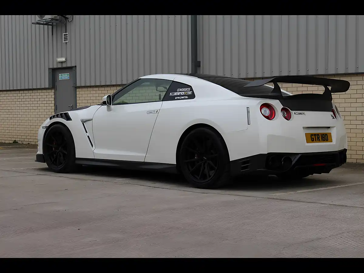 Used 2016 Nissan R35 GTR Oem White - Interior and Exterior details 8