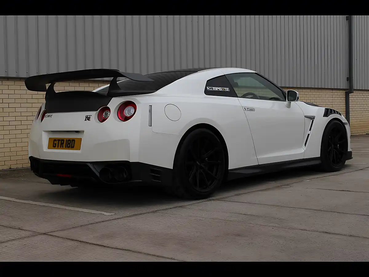 Used 2016 Nissan R35 GTR Oem White - Interior and Exterior details 9