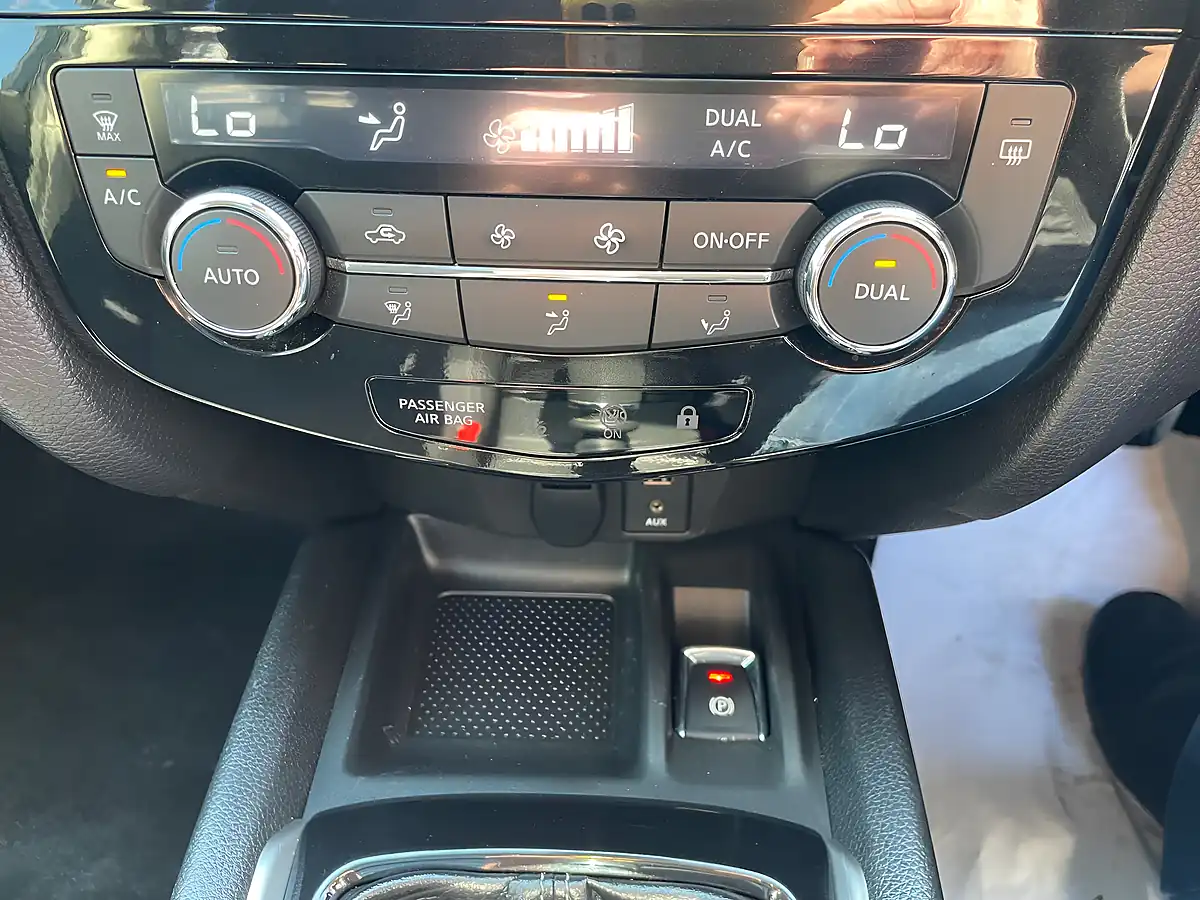 Used 2016 Nissan X-Trail Acenta Black - Interior and Exterior details 15