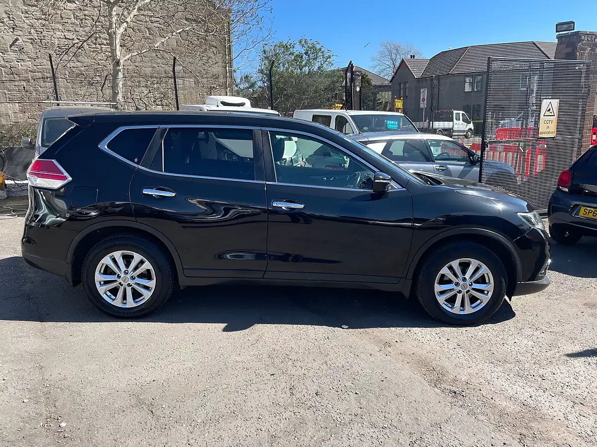 Used 2016 Nissan X-Trail Acenta Black - Interior and Exterior details 3
