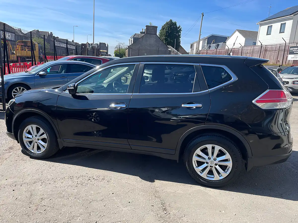 Used 2016 Nissan X-Trail Acenta Black - Interior and Exterior details 7