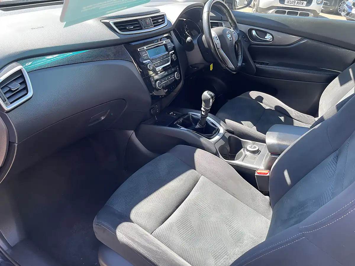 Used 2016 Nissan X-Trail Acenta Black - Interior and Exterior details 9