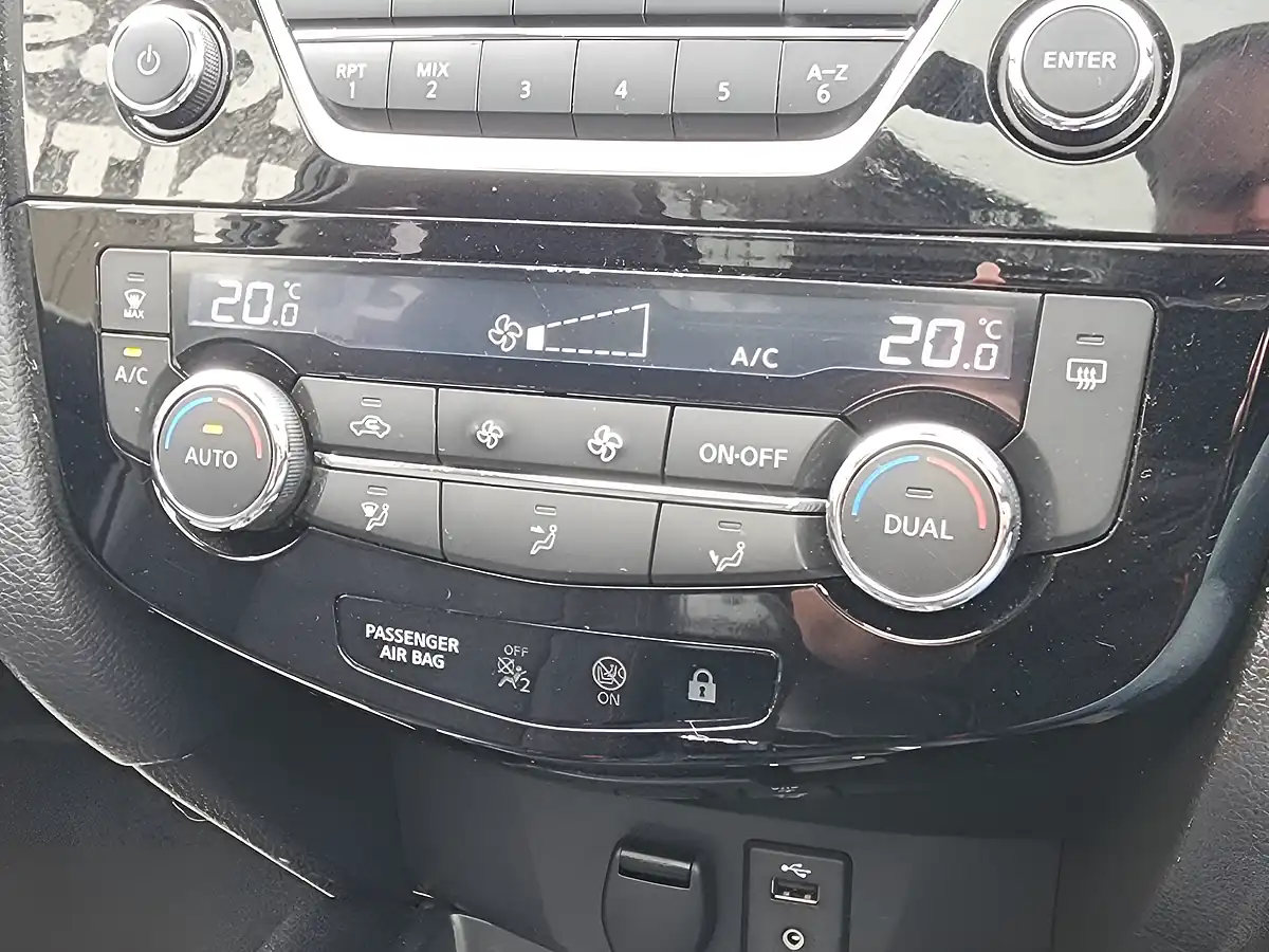Used 2016 Nissan X-Trail Acenta Black - Interior and Exterior details 13