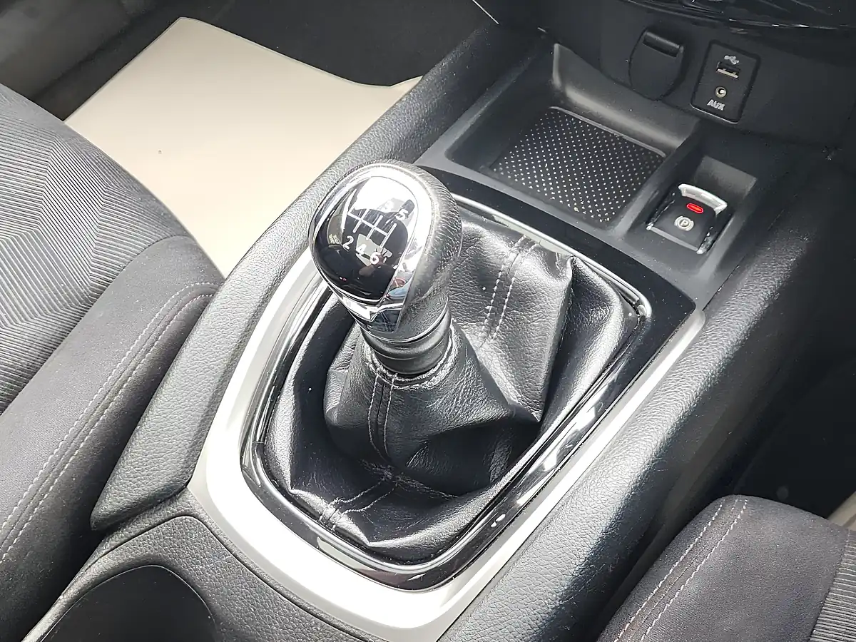 Used 2016 Nissan X-Trail Acenta Black - Interior and Exterior details 14