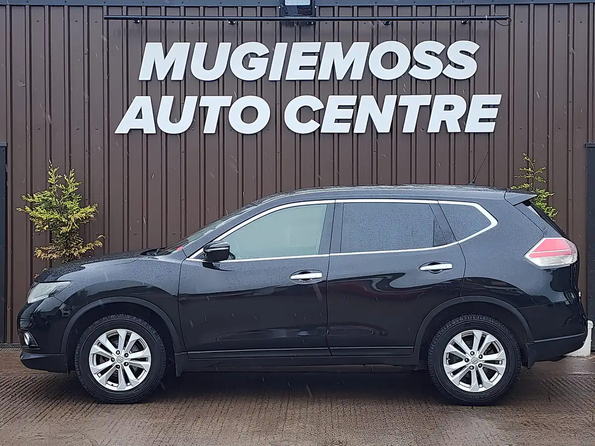 Used 2016 Nissan X-Trail Acenta Black - Interior and Exterior details 4