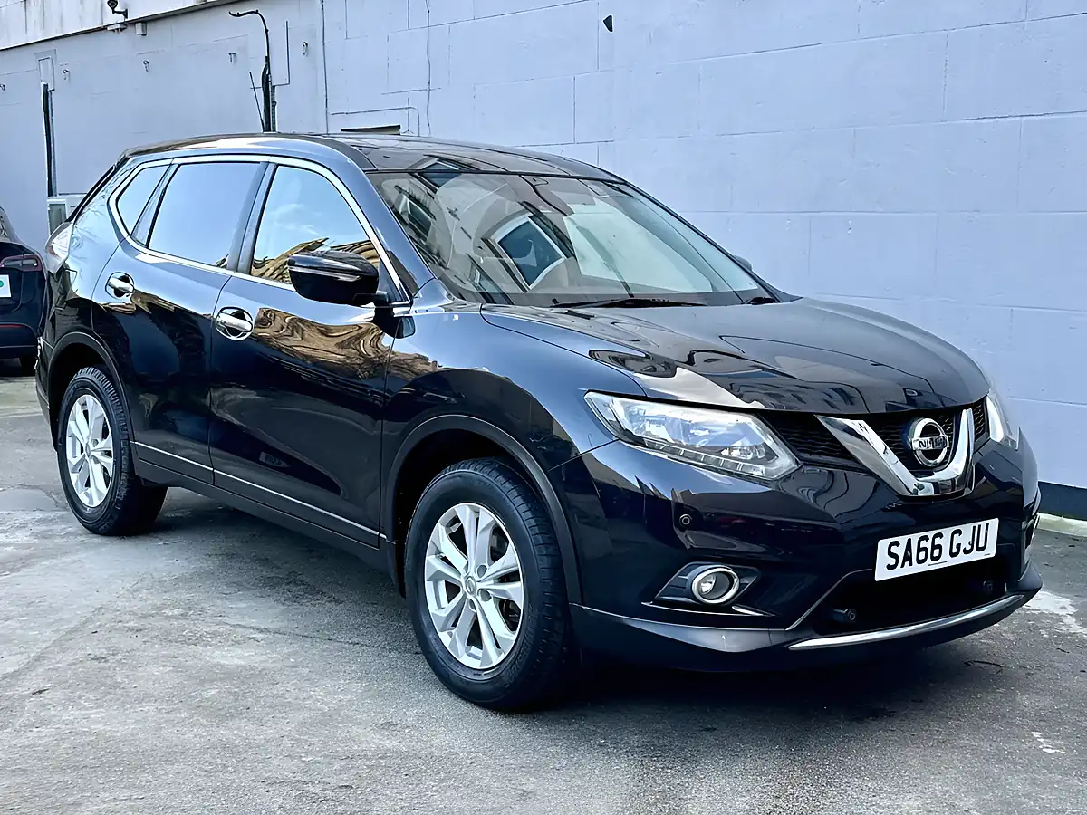 Used 2016 Nissan X-Trail Acenta Black - Front View