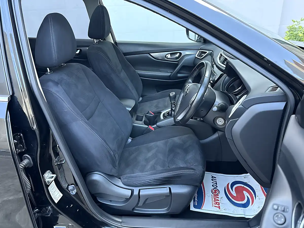 Used 2016 Nissan X-Trail Acenta Black - Interior and Exterior details 11