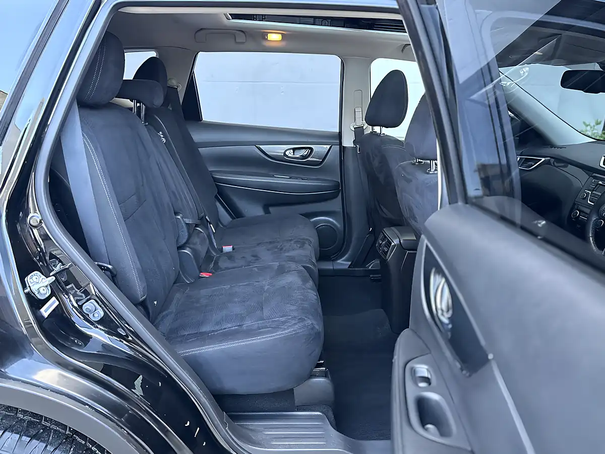 Used 2016 Nissan X-Trail Acenta Black - Interior and Exterior details 12