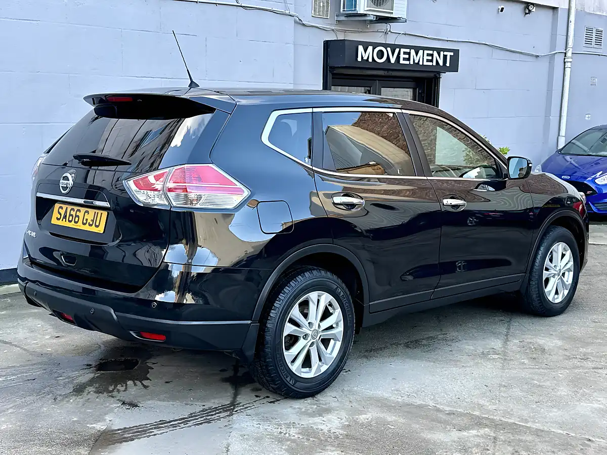 Used 2016 Nissan X-Trail Acenta Black - Interior and Exterior details 4