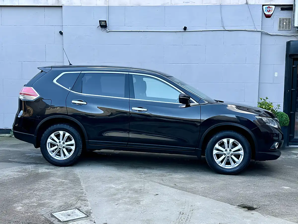 Used 2016 Nissan X-Trail Acenta Black - Interior and Exterior details 5