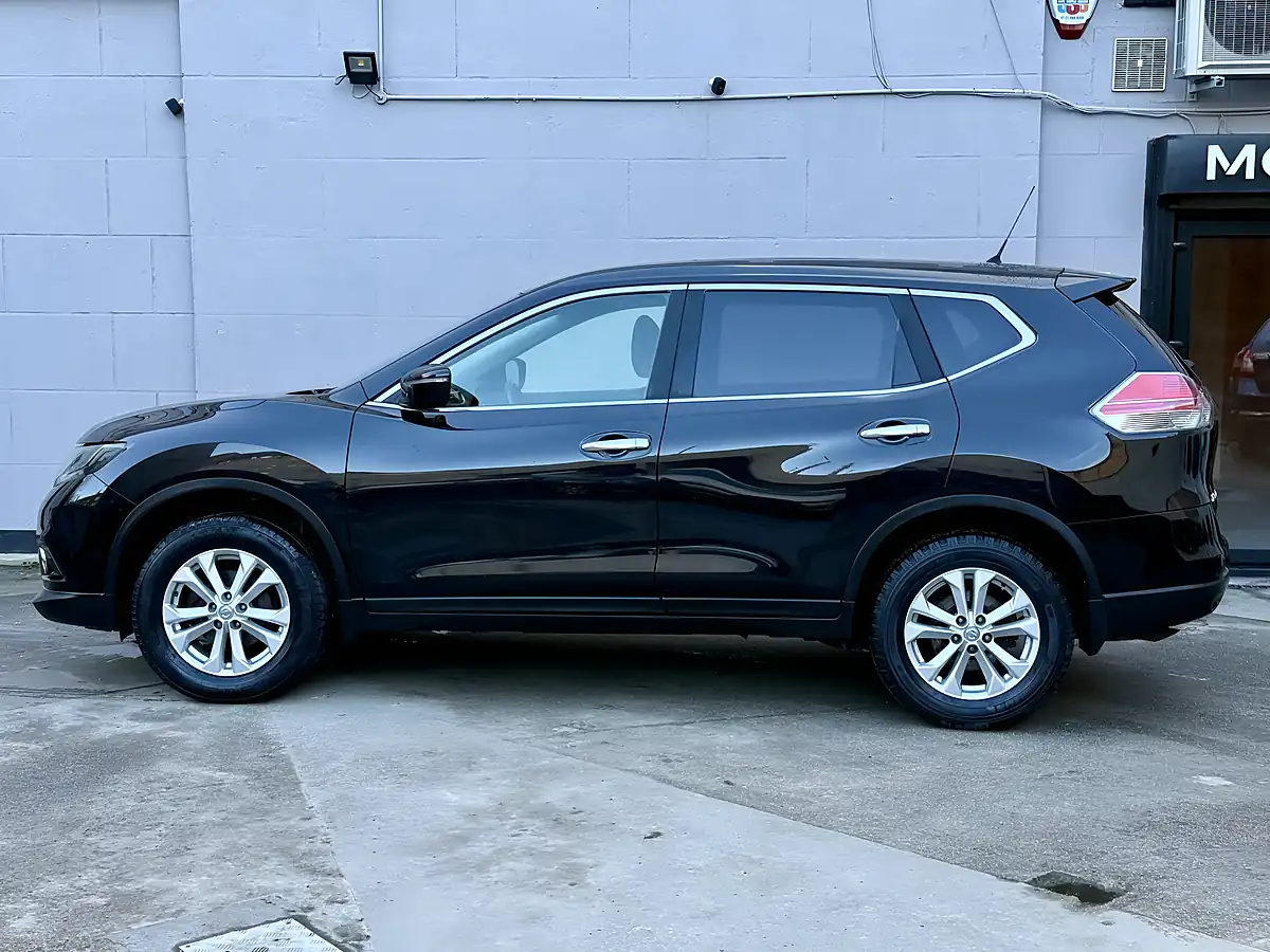 Used 2016 Nissan X-Trail Acenta Black - Interior and Exterior details 6
