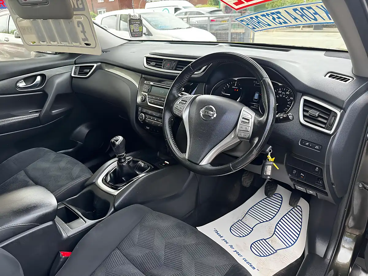 Used 2016 Nissan X-Trail Acenta Green - Interior and Exterior details 12