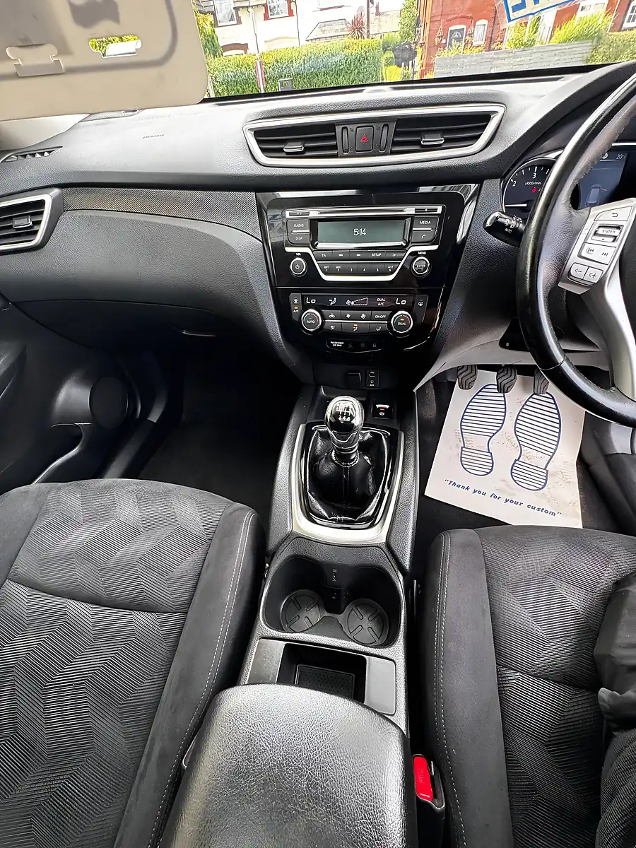 Used 2016 Nissan X-Trail Acenta Green - Interior and Exterior details 14