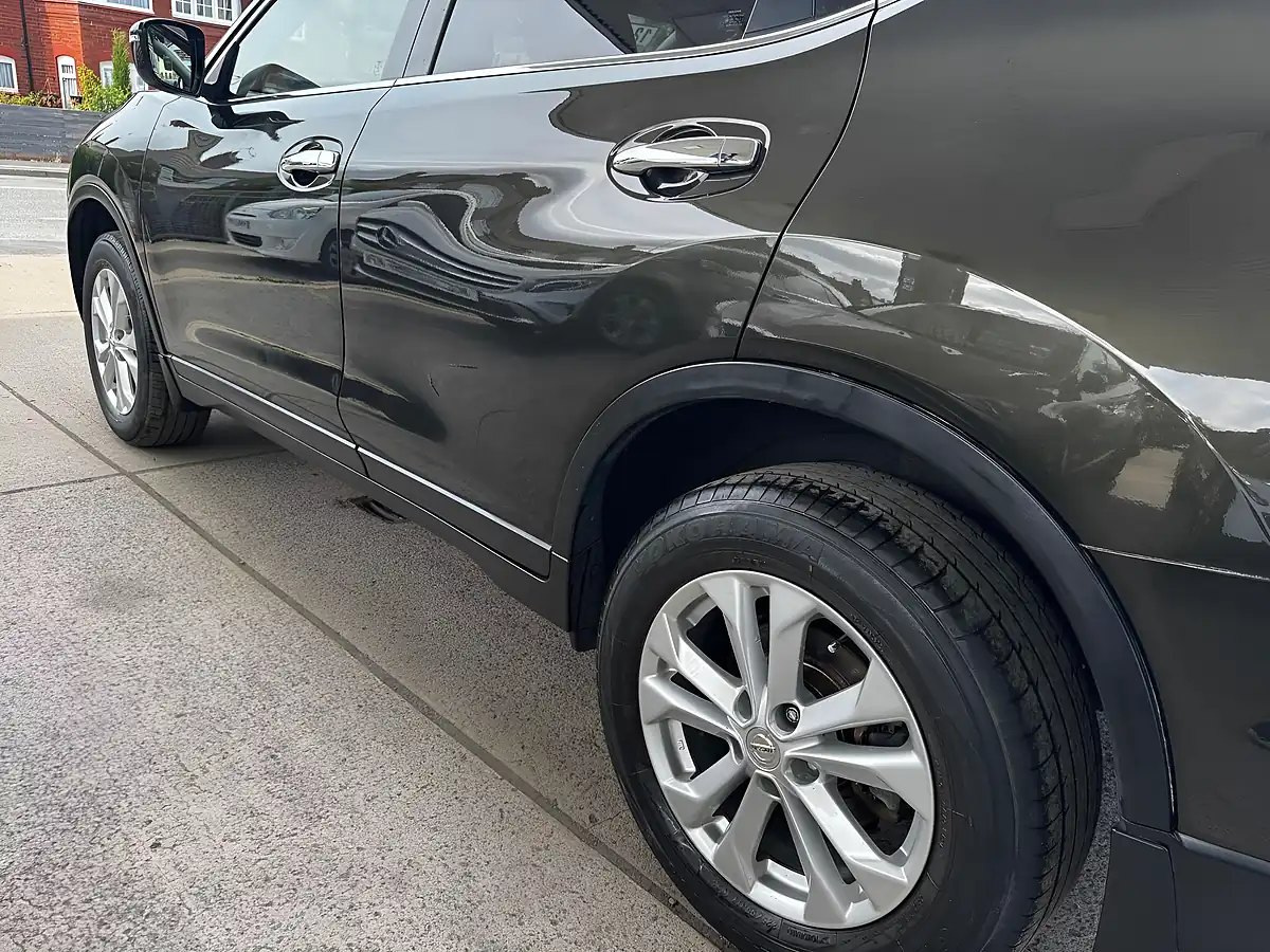 Used 2016 Nissan X-Trail Acenta Green - Interior and Exterior details 16