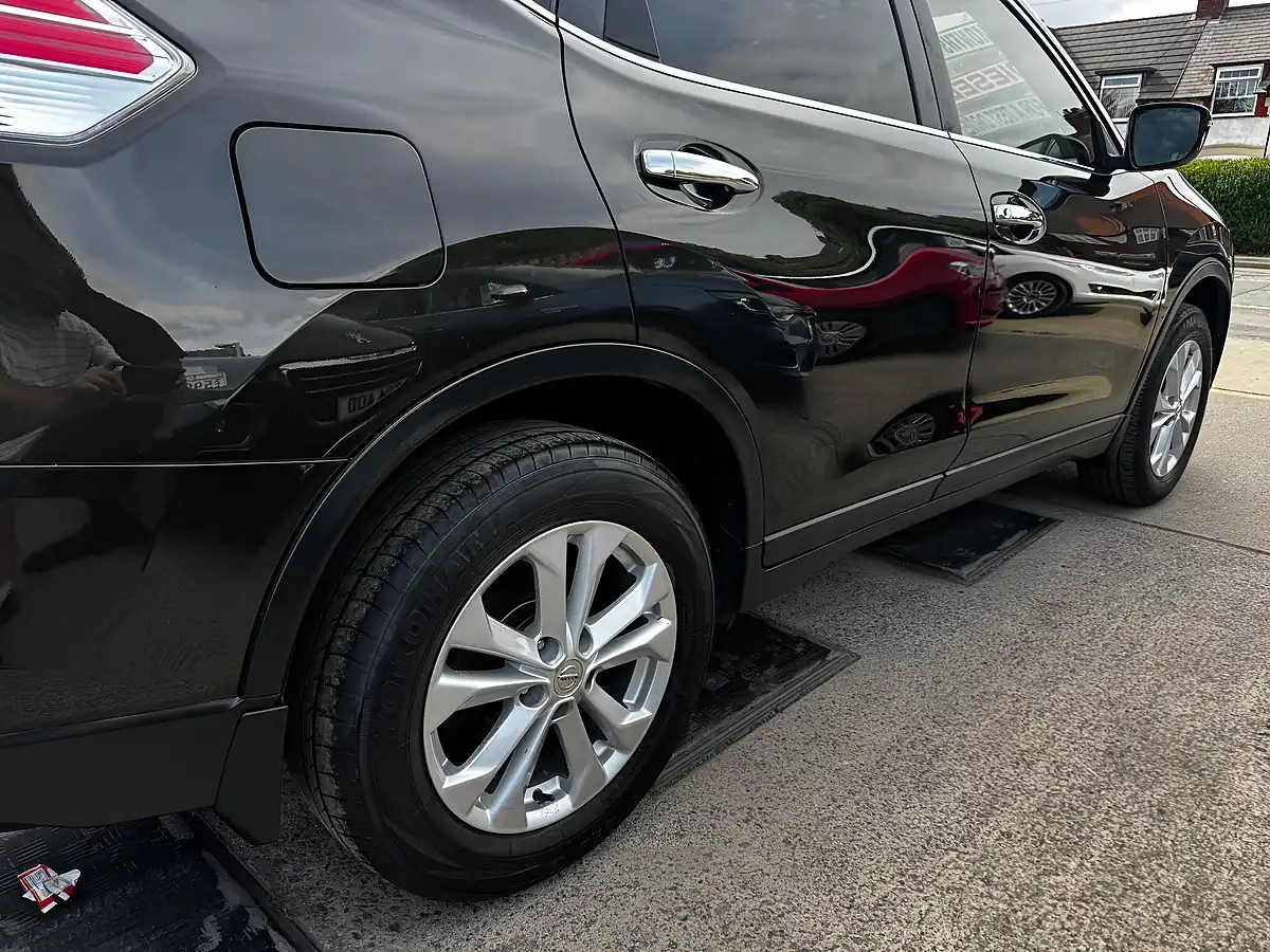 Used 2016 Nissan X-Trail Acenta Green - Interior and Exterior details 18