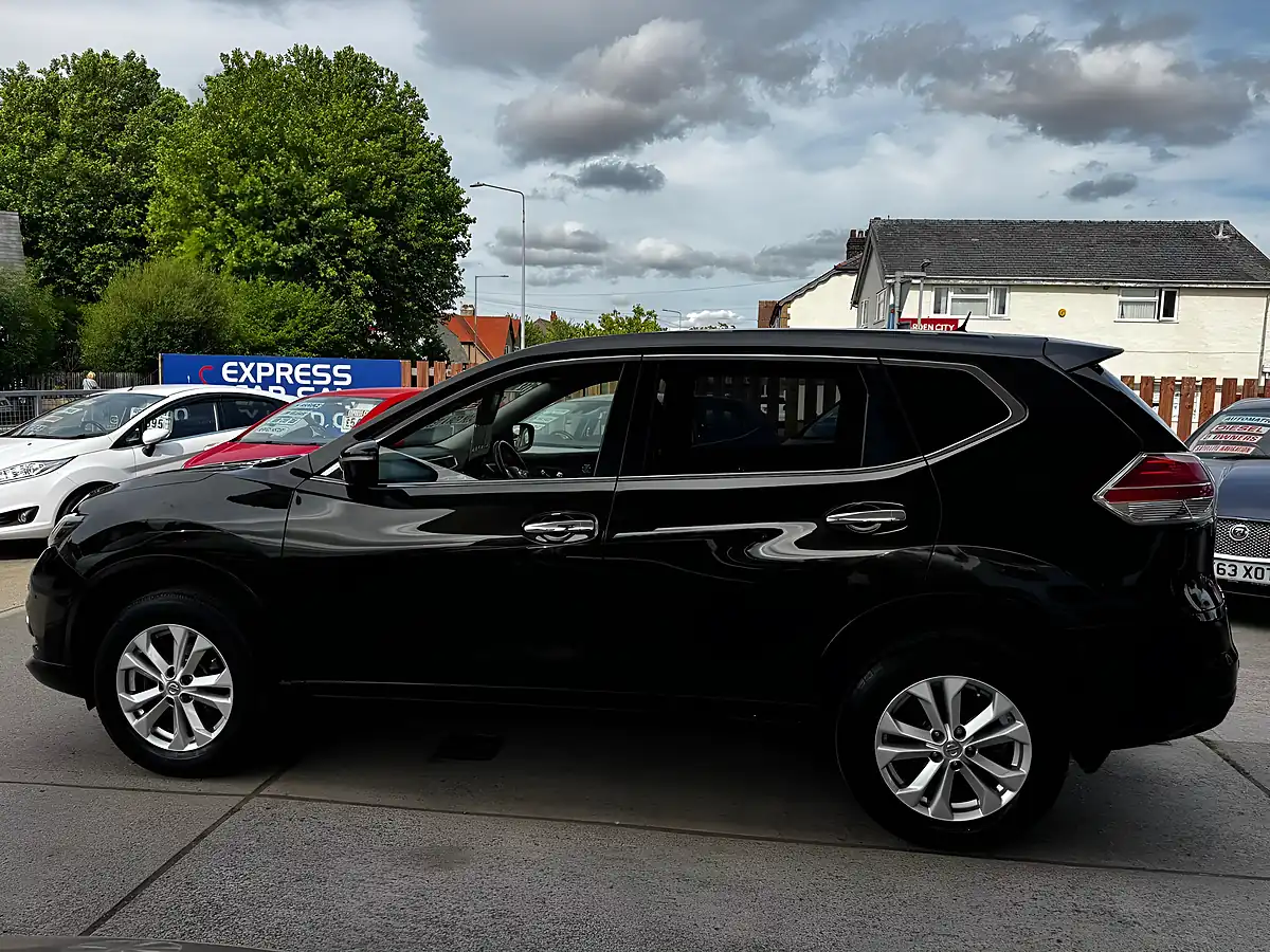 Used 2016 Nissan X-Trail Acenta Green - Interior and Exterior details 4
