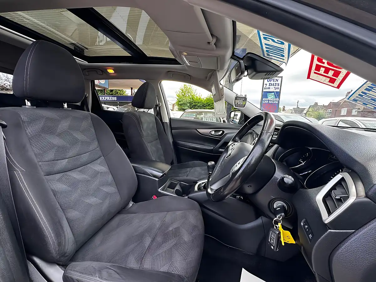 Used 2016 Nissan X-Trail Acenta Green - Interior and Exterior details 6