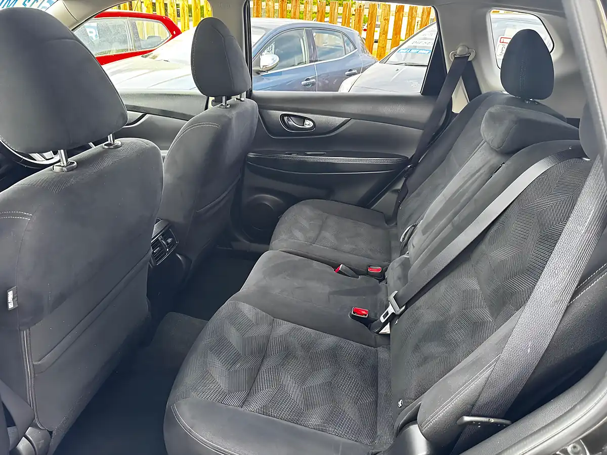 Used 2016 Nissan X-Trail Acenta Green - Interior and Exterior details 9