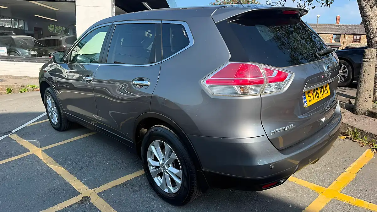 Used 2016 Nissan X-Trail Acenta Grey - Interior and Exterior details 12