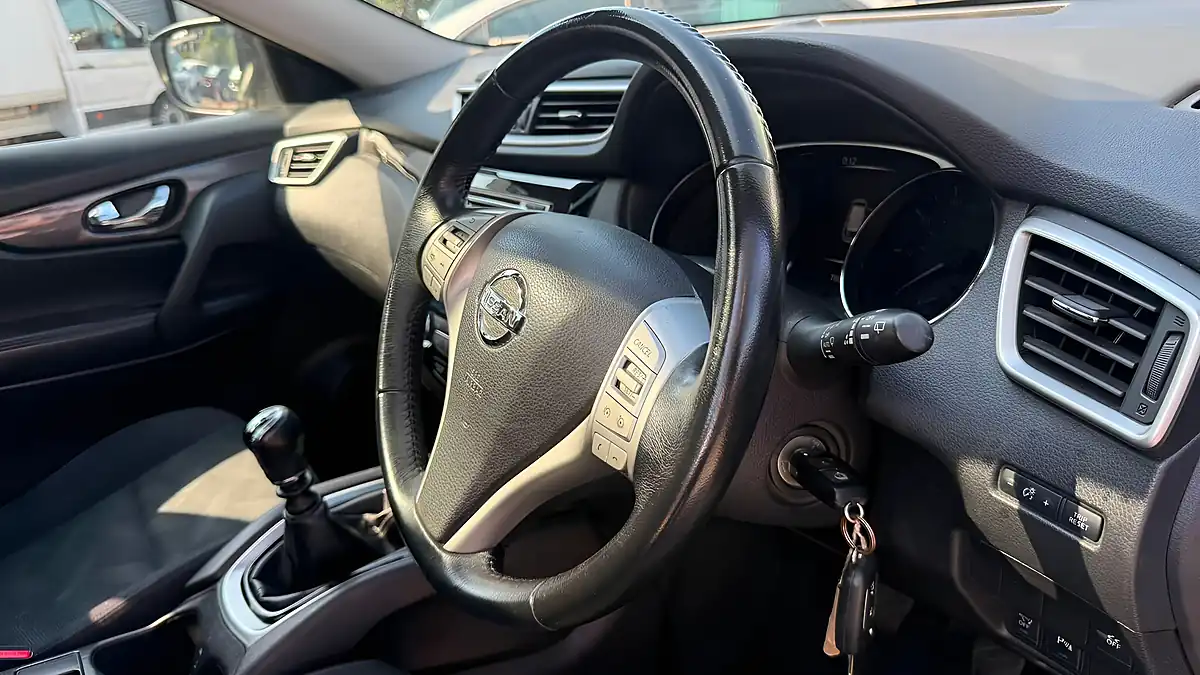 Used 2016 Nissan X-Trail Acenta Grey - Interior and Exterior details 14