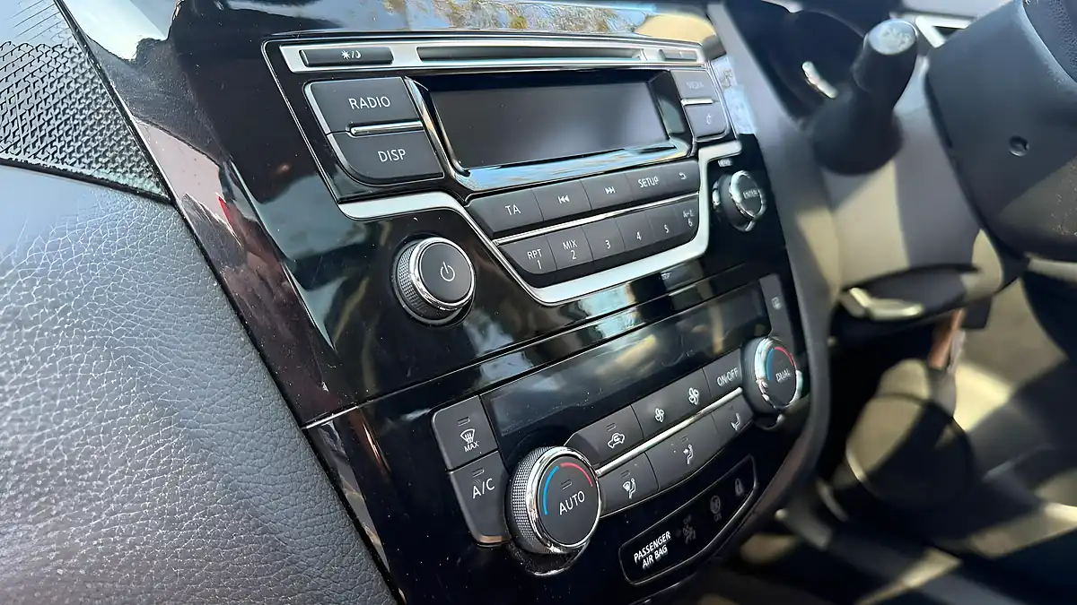 Used 2016 Nissan X-Trail Acenta Grey - Interior and Exterior details 15