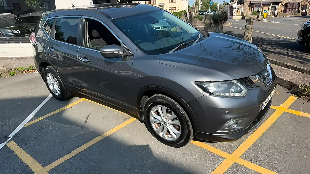 Used 2016 Nissan X-Trail Acenta Grey - Interior and Exterior details 5