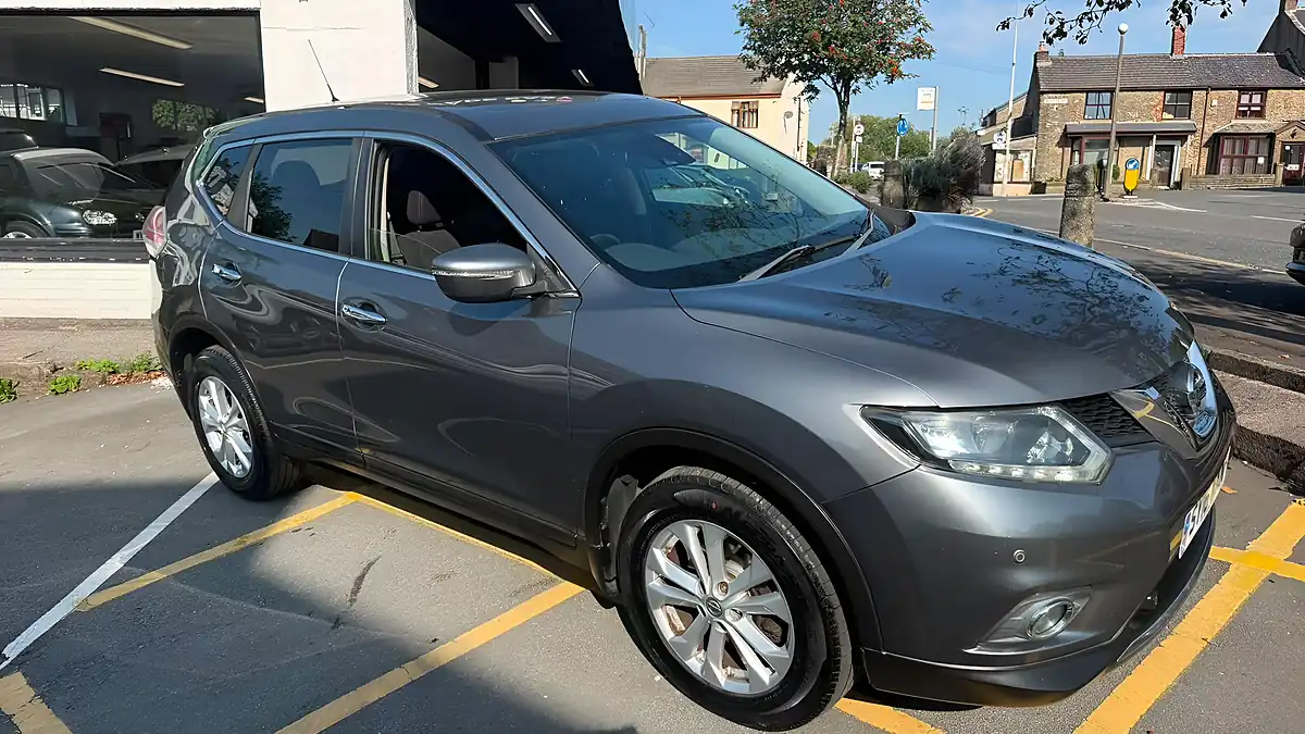 Used 2016 Nissan X-Trail Acenta Grey - Interior and Exterior details 8