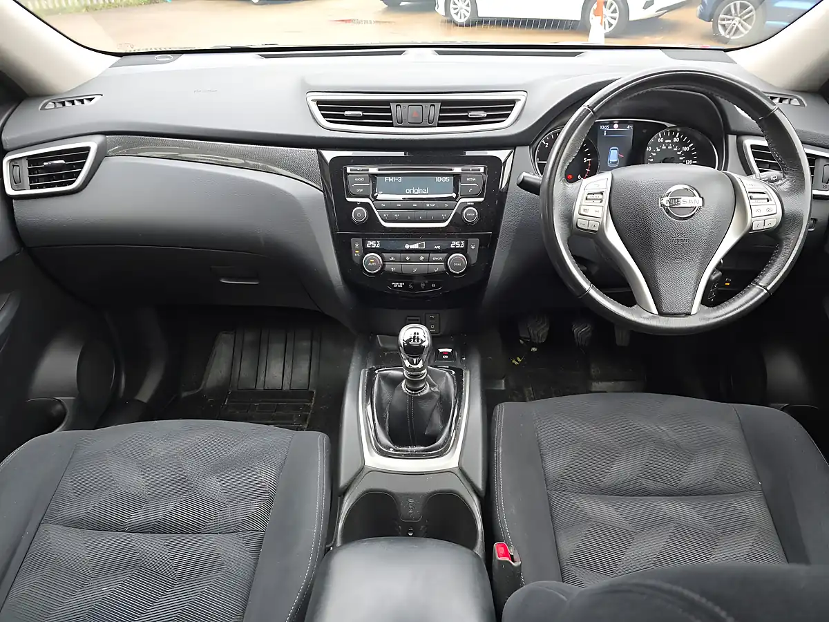 Used 2016 Nissan X-Trail Acenta Grey - Interior and Exterior details 8