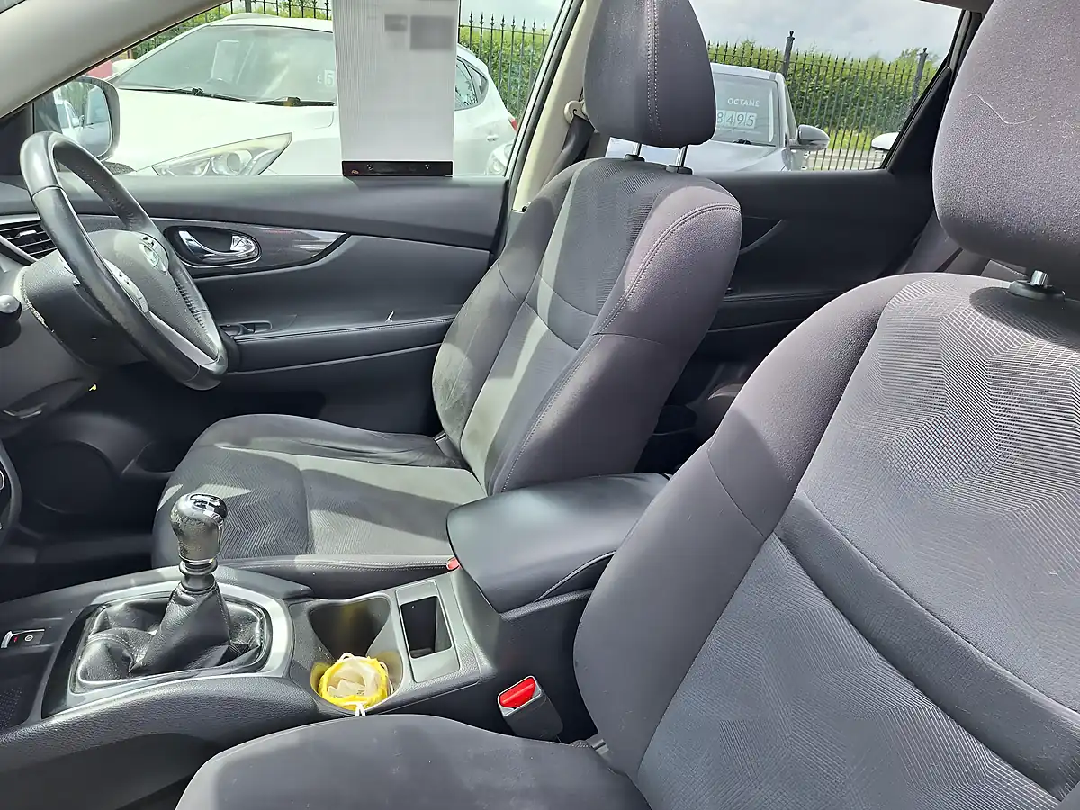 Used 2016 Nissan X-Trail Acenta Silver - Interior and Exterior details 12