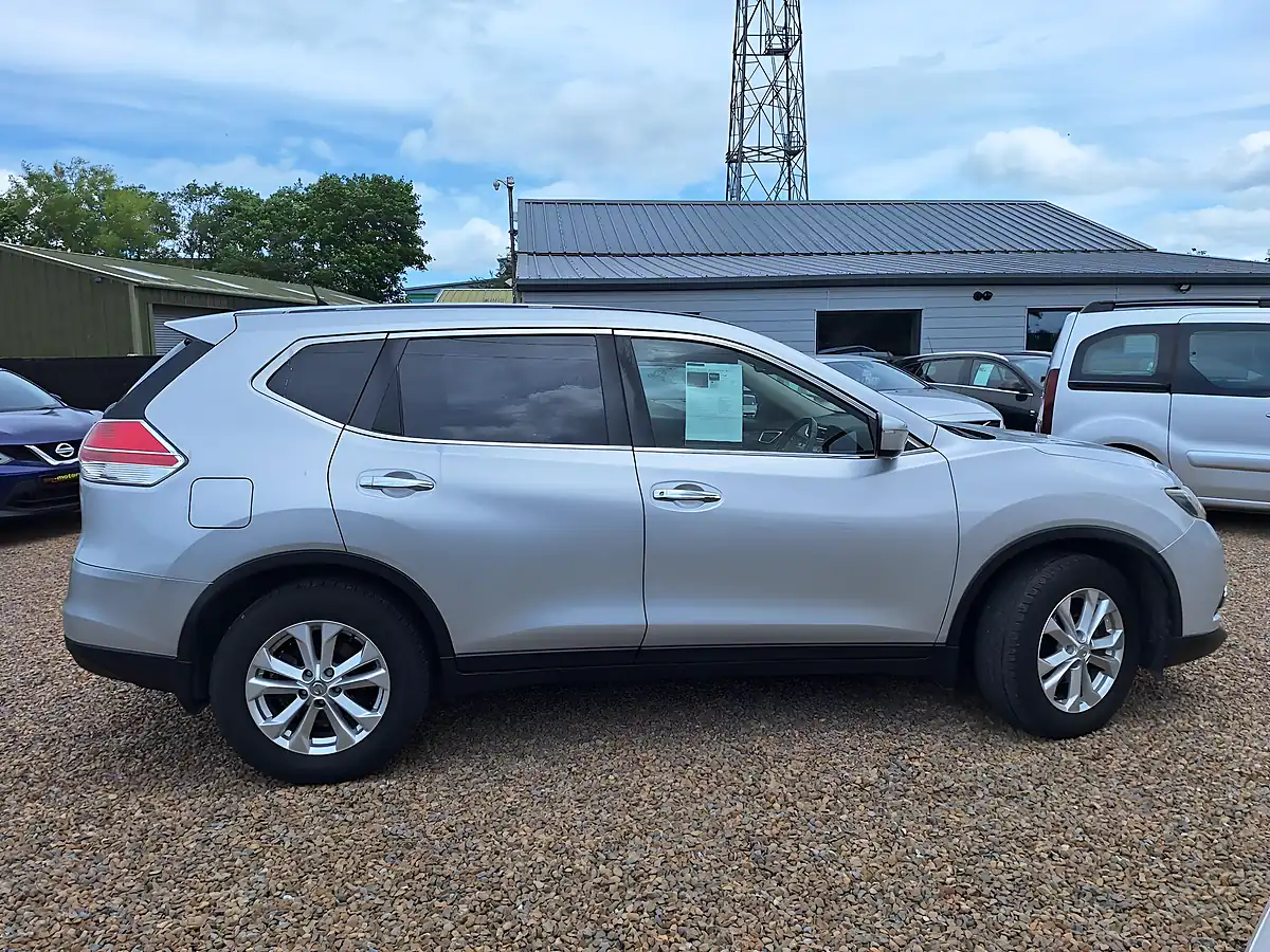 Used 2016 Nissan X-Trail Acenta Silver - Interior and Exterior details 13