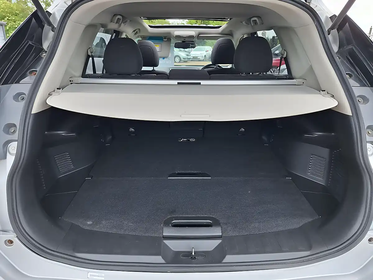 Used 2016 Nissan X-Trail Acenta Silver - Interior and Exterior details 14