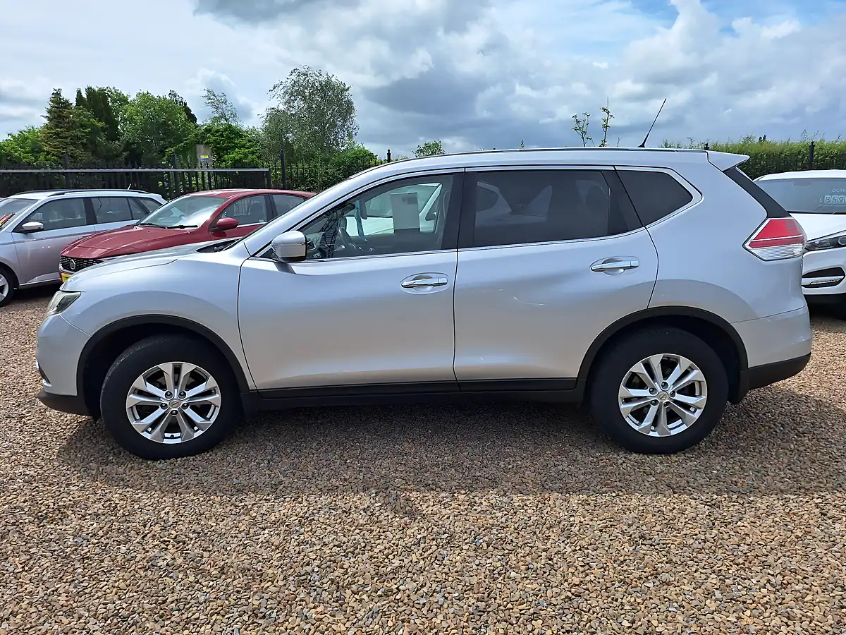 Used 2016 Nissan X-Trail Acenta Silver - Interior and Exterior details 3
