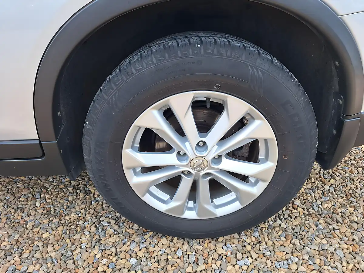 Used 2016 Nissan X-Trail Acenta Silver - Interior and Exterior details 4