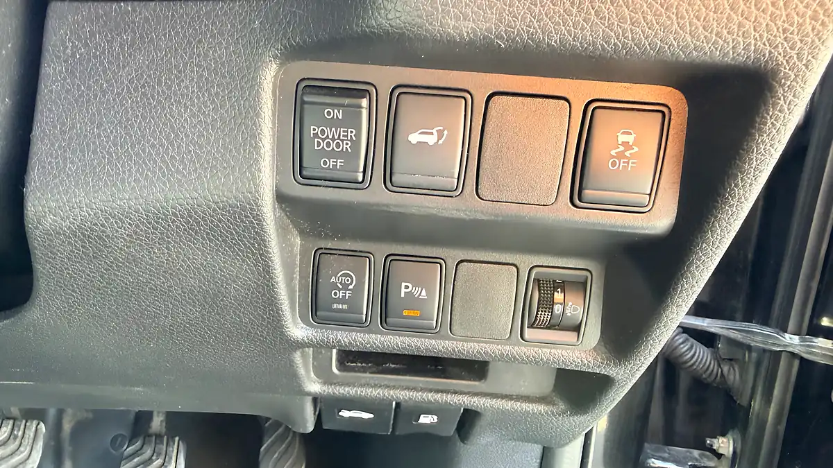 Used 2016 Nissan X-Trail N-Tec Black - Interior and Exterior details 15