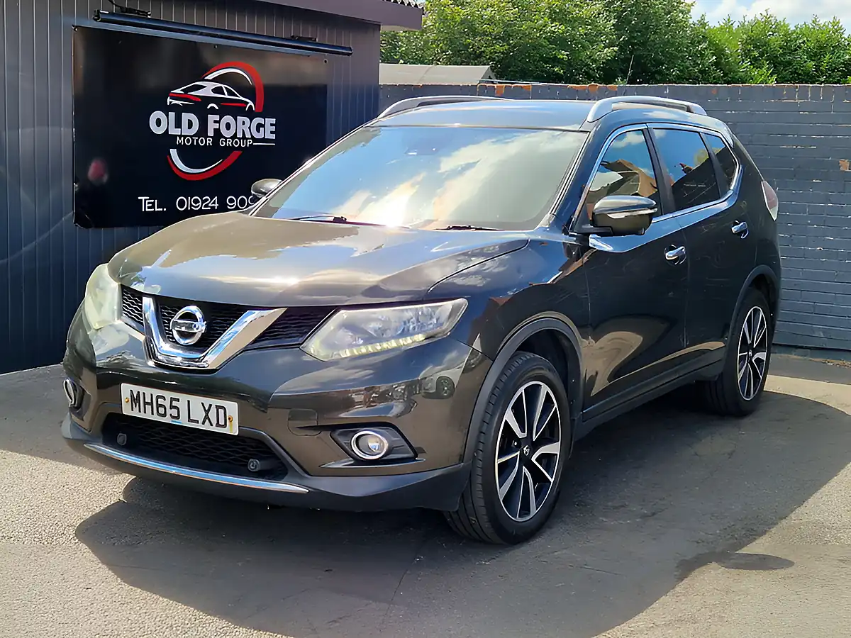 Used 2016 Nissan X-Trail N-Tec Green - Front View