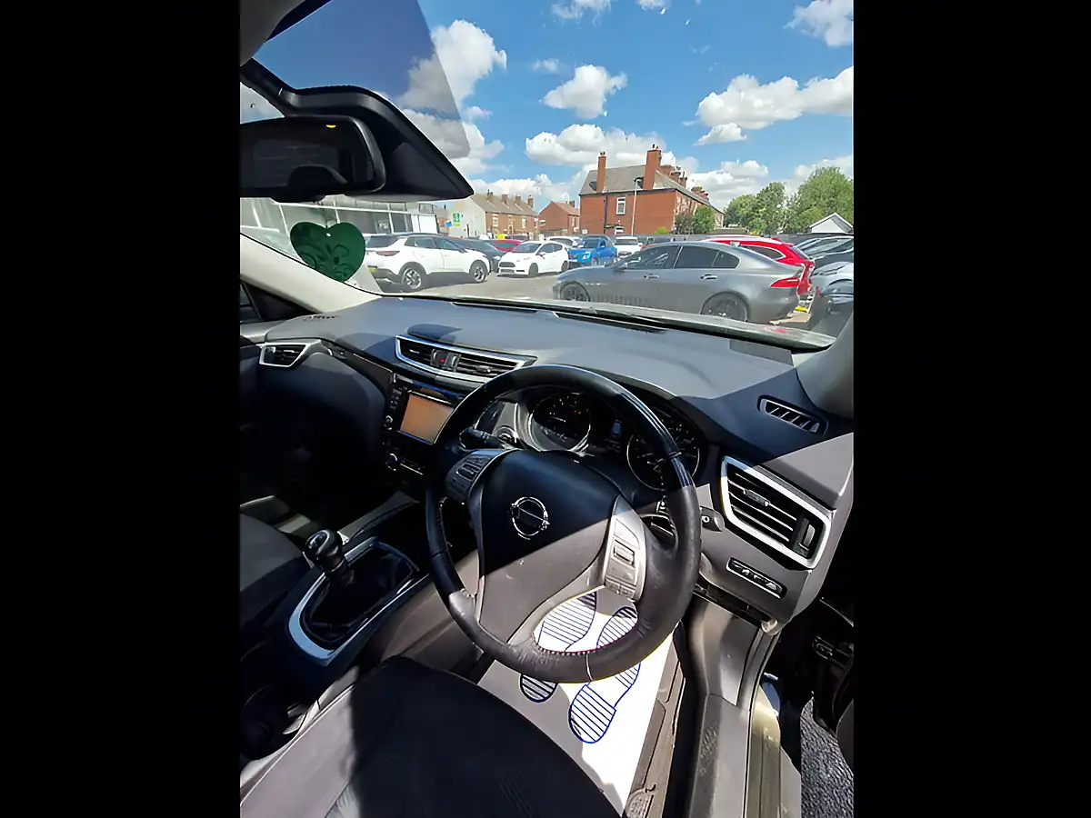 Used 2016 Nissan X-Trail N-Tec Green - Interior and Exterior details 14