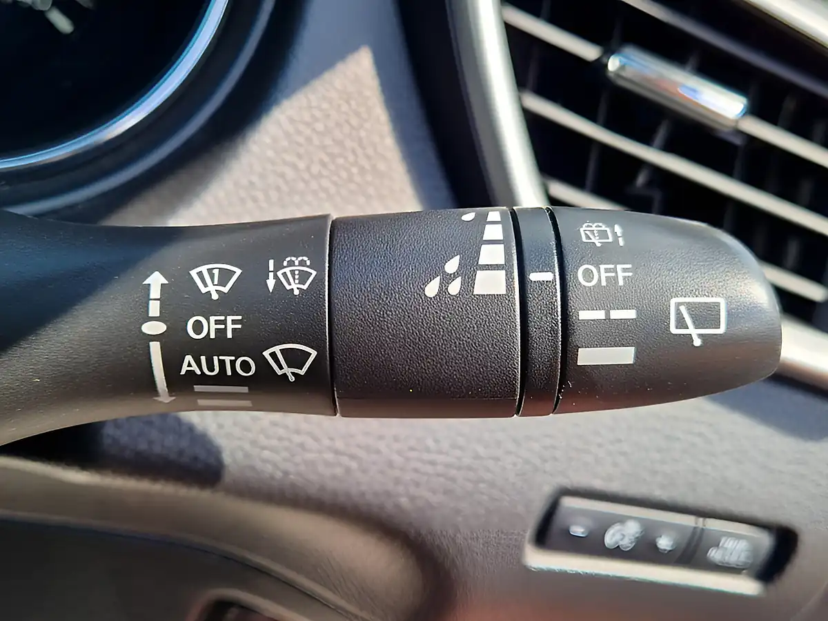 Used 2016 Nissan X-Trail N-Tec Green - Interior and Exterior details 18