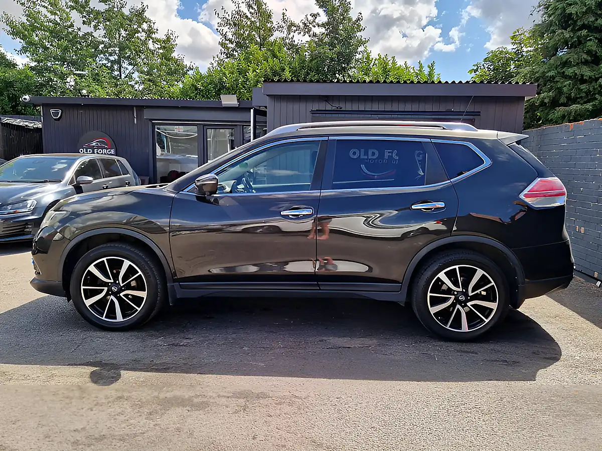 Used 2016 Nissan X-Trail N-Tec Green - Interior and Exterior details 6