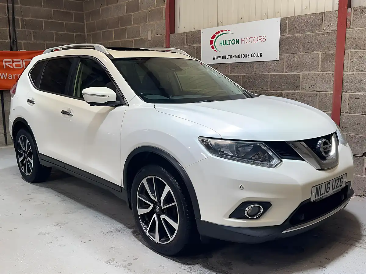 Used 2016 Nissan X-Trail N-Tec White - Front View