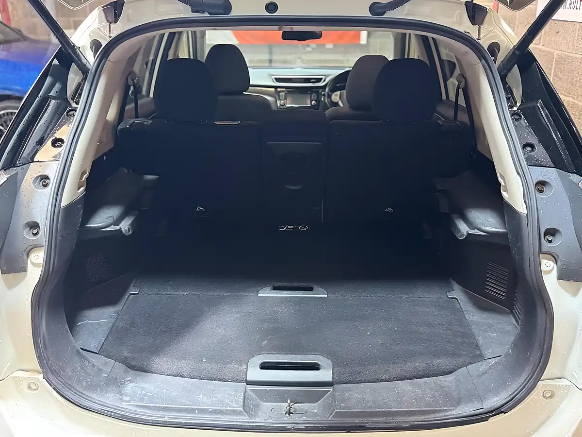 Used 2016 Nissan X-Trail N-Tec White - Interior and Exterior details 17