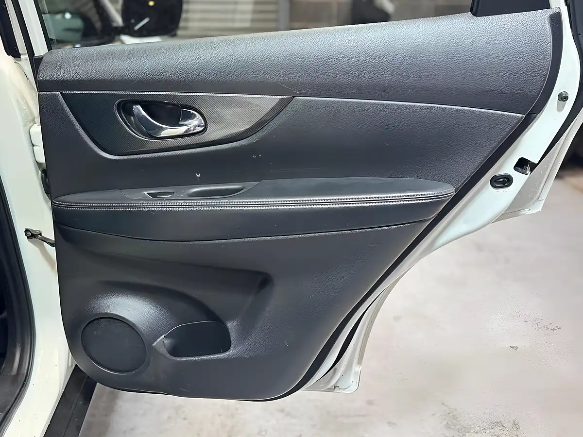 Used 2016 Nissan X-Trail N-Tec White - Interior and Exterior details 18