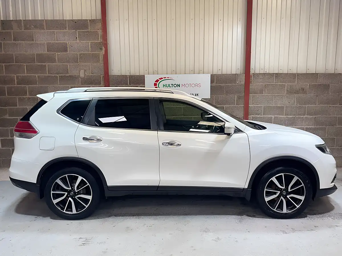 Used 2016 Nissan X-Trail N-Tec White - Interior and Exterior details 5