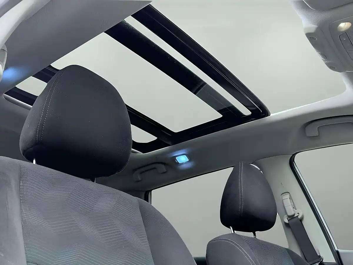 Used 2016 Nissan X-Trail N-Tec Xtron White - Interior and Exterior details 15