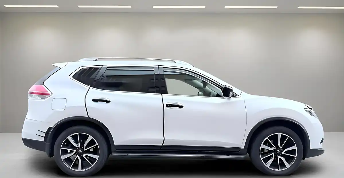 Used 2016 Nissan X-Trail N-Tec Xtron White - Interior and Exterior details 4